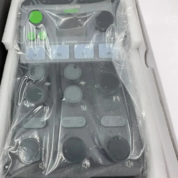 Mackie M-Caster Studio Desktop Live Streaming Mixer Bluetooth/USB Connect Black - Picture 6 of 11